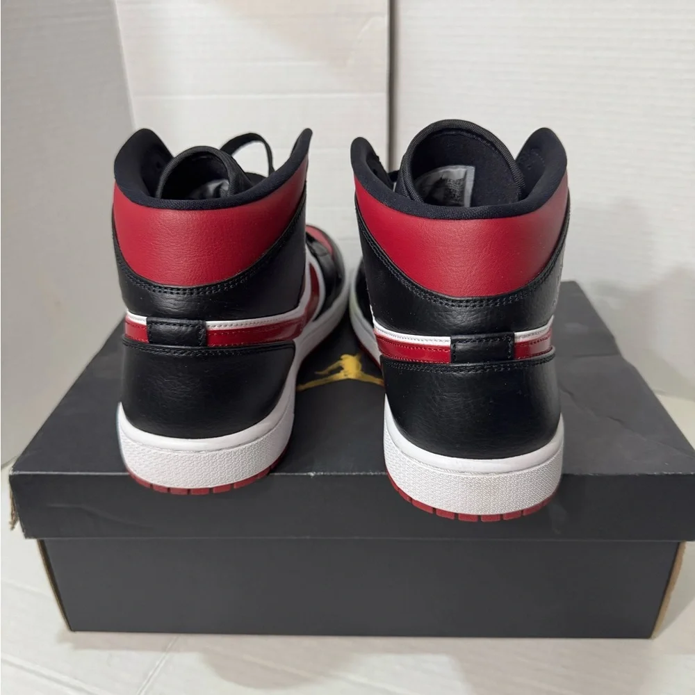 AIR JORDAN 1 MID BLACK/NOBLE RED-WHITE 554724 066 Mens
Shoes Size 10 Excellent! - Picture 6 of 11
